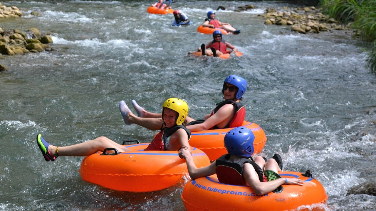 River Tubing, Beach Day & Cultural Entertainment Tour in Jamaica