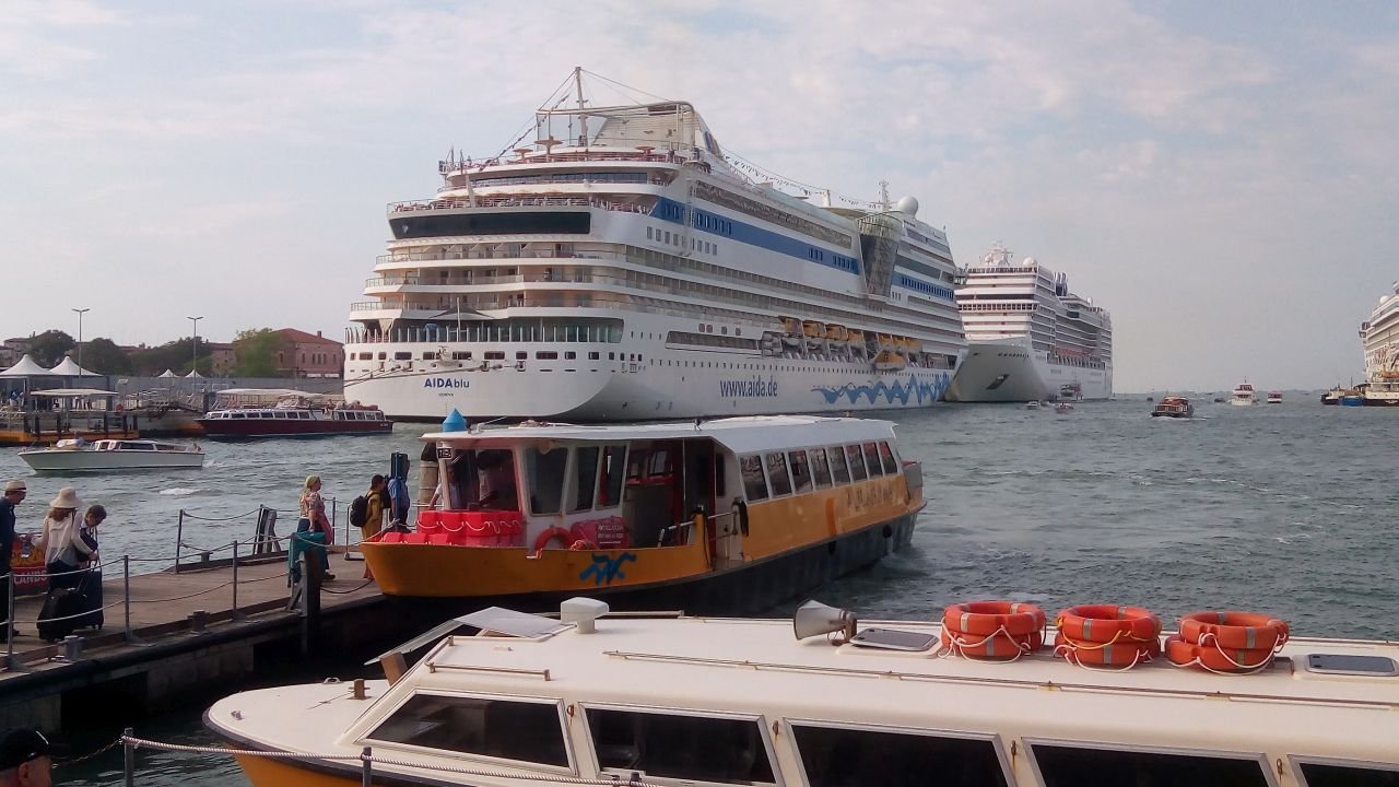 Pantarei Chauffeur service Transfer Explorer of the Seas Ravenna cruise terminal to Venice
